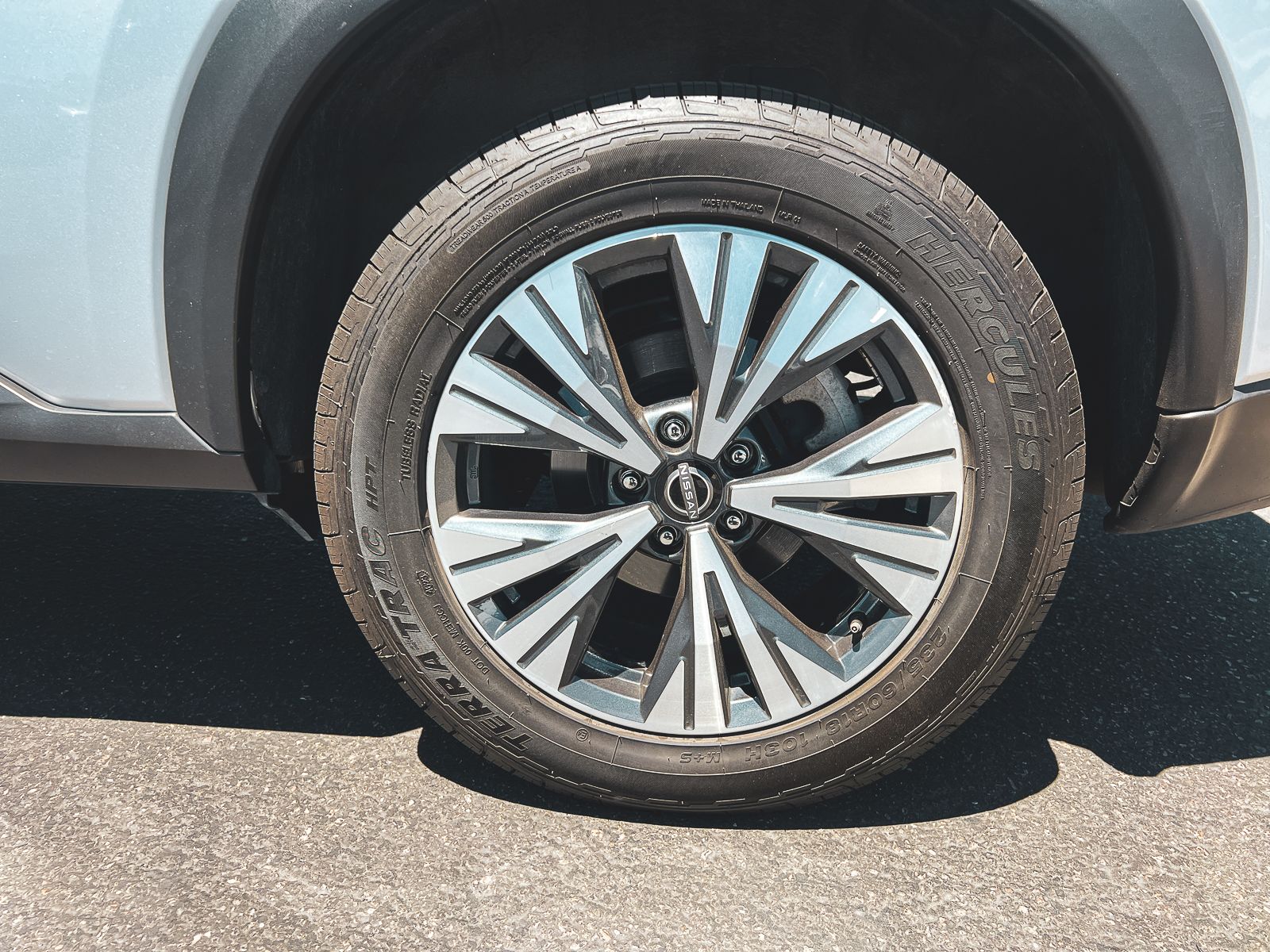 2023 Nissan Rogue SV photo 3