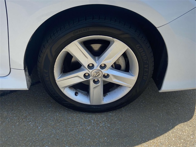 2013 Toyota Camry SE photo 5