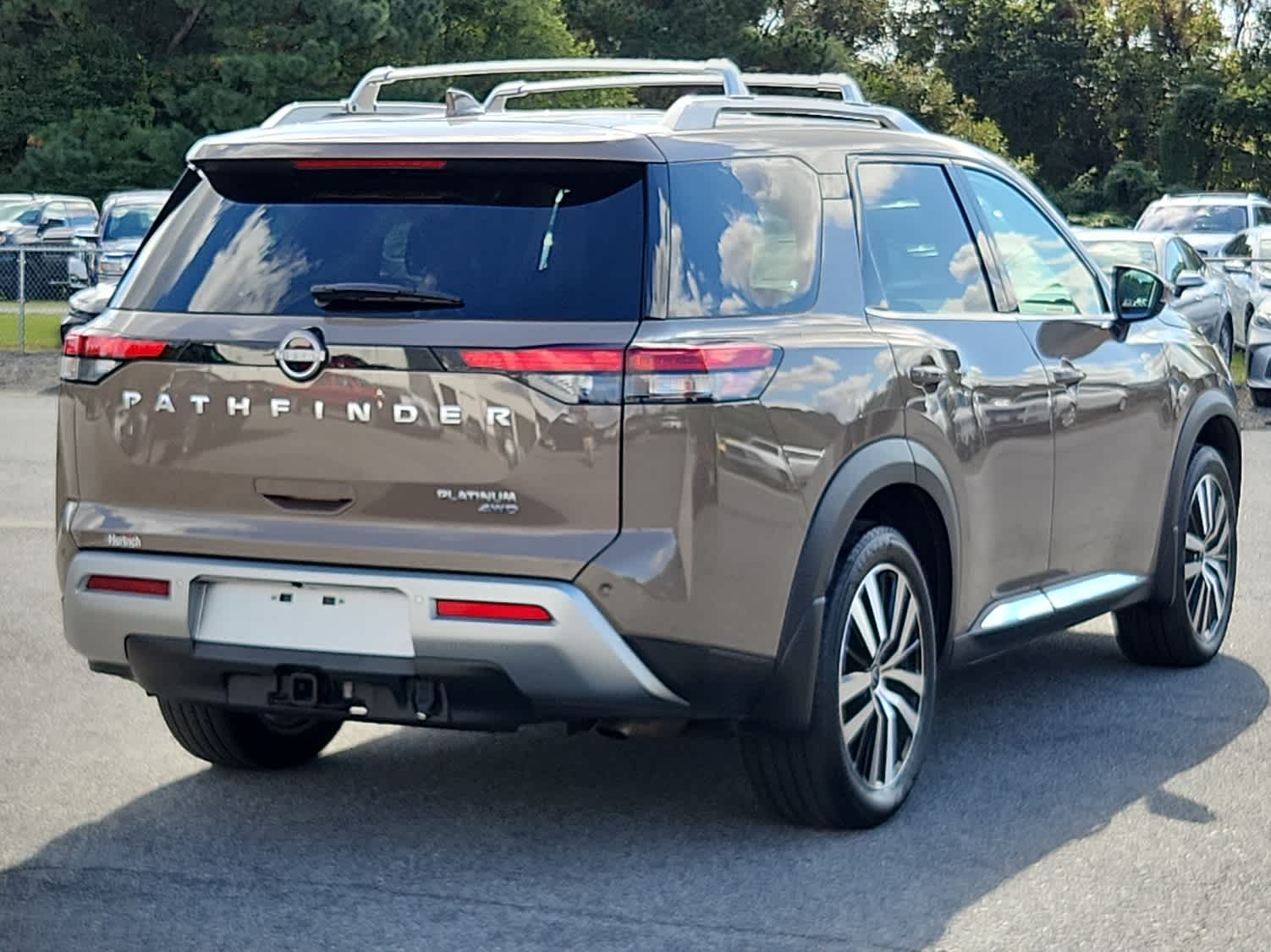 2024 Nissan Pathfinder Platinum photo 2