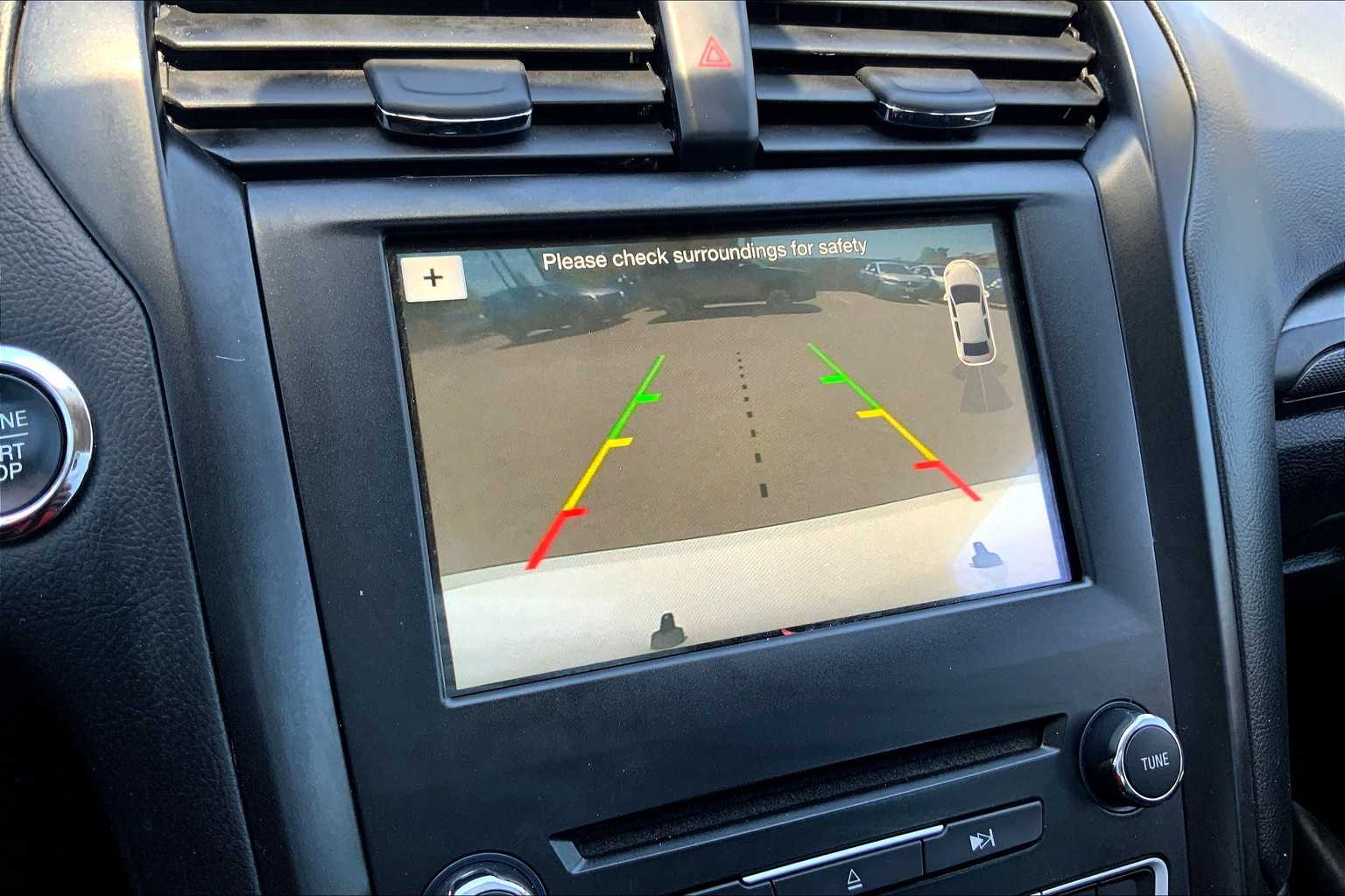 2018 Ford Fusion SE photo 23