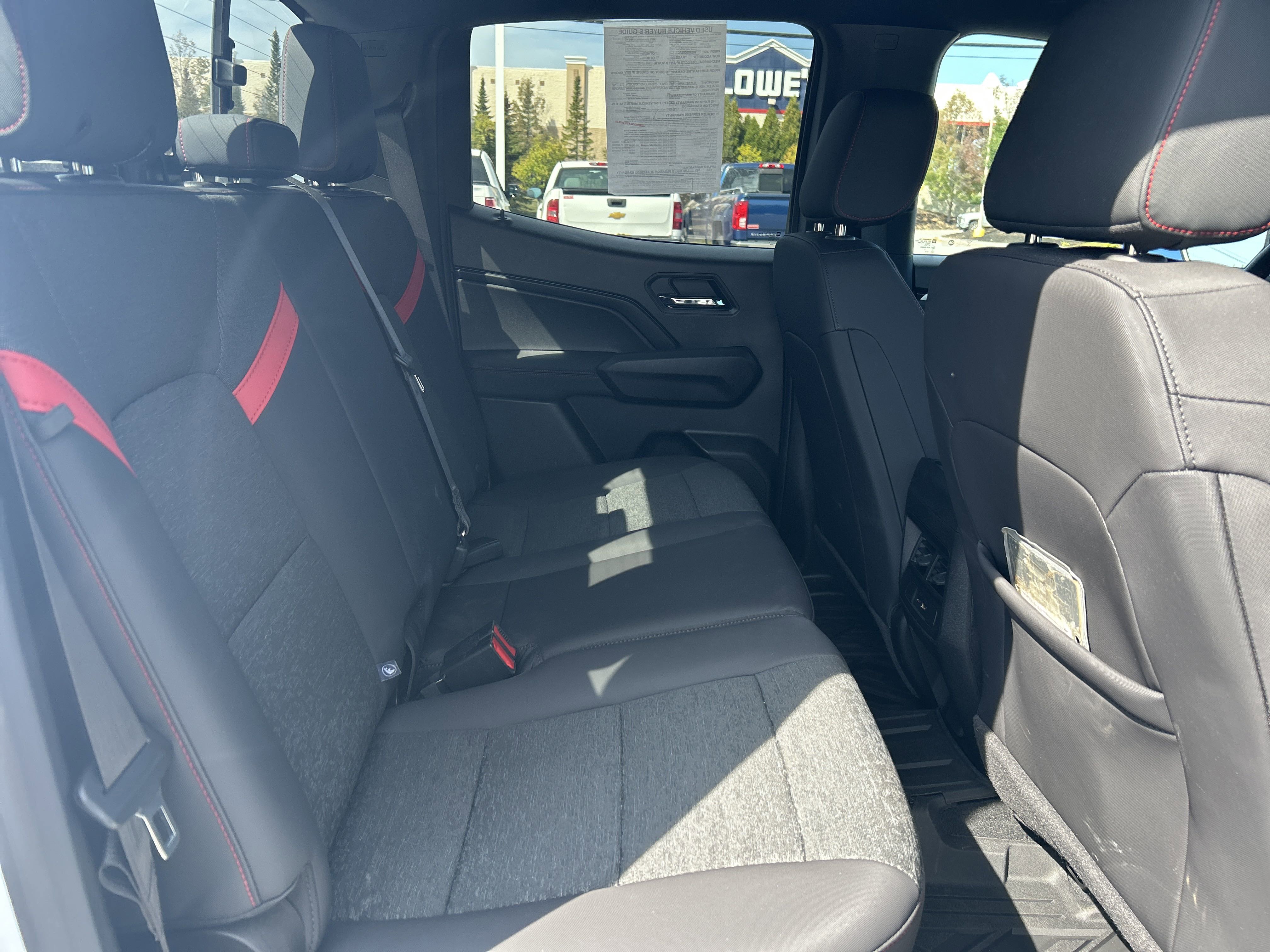 2024 Chevrolet Colorado Z71 photo 3