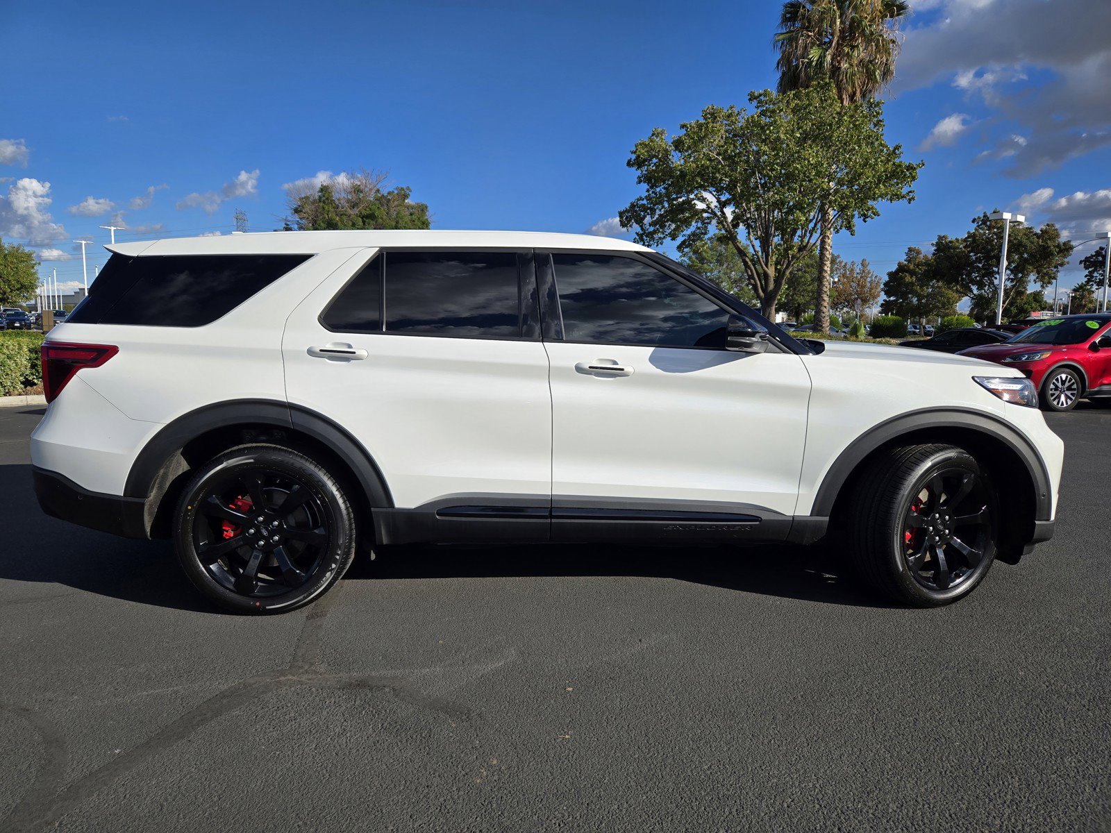2022 Ford Explorer ST photo 3