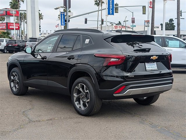 2025 Chevrolet Trax LT photo 9