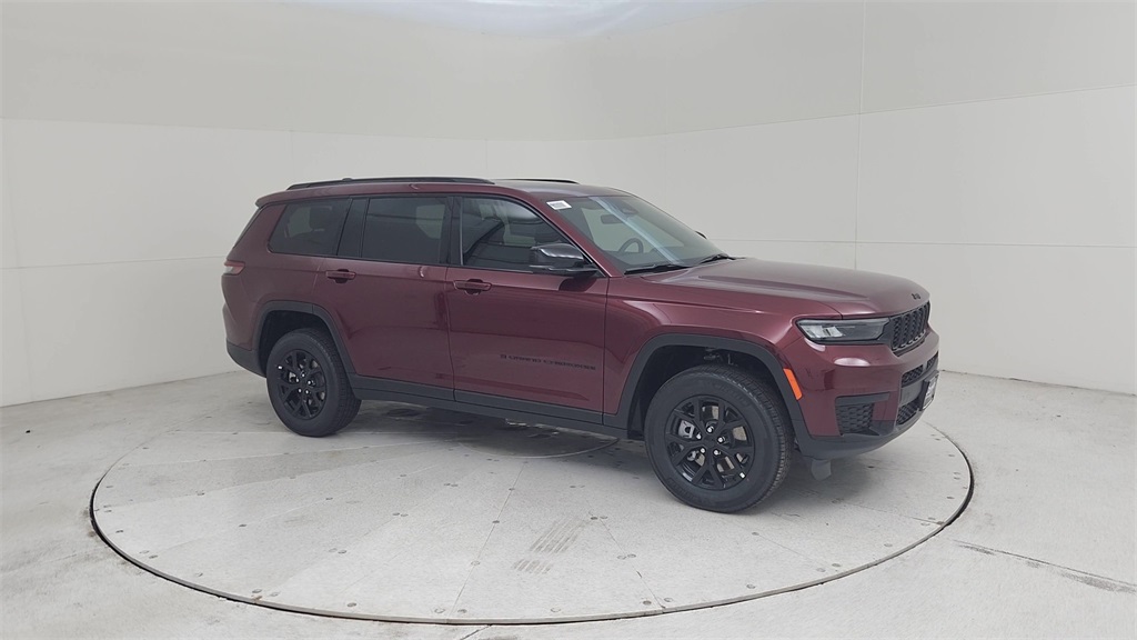 2025 Jeep Grand Cherokee Laredo Altitude X photo 2