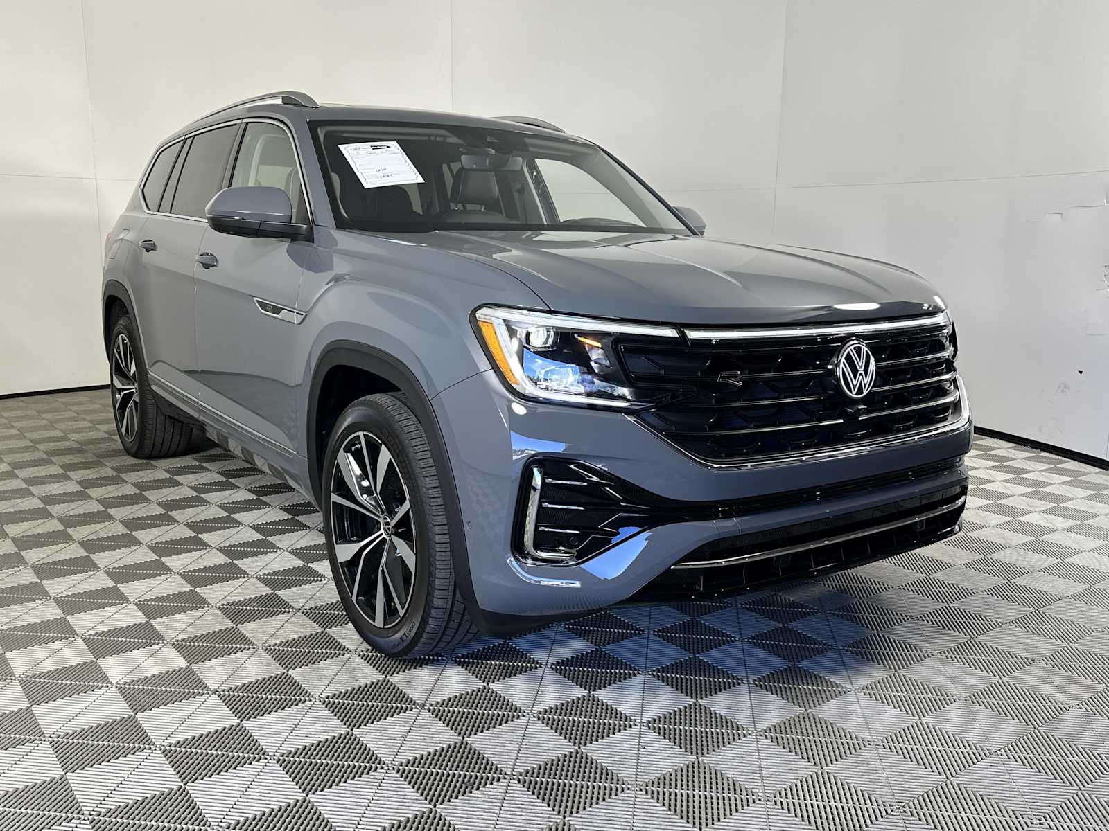 2025 Volkswagen Atlas SEL Premium R-Line's photo