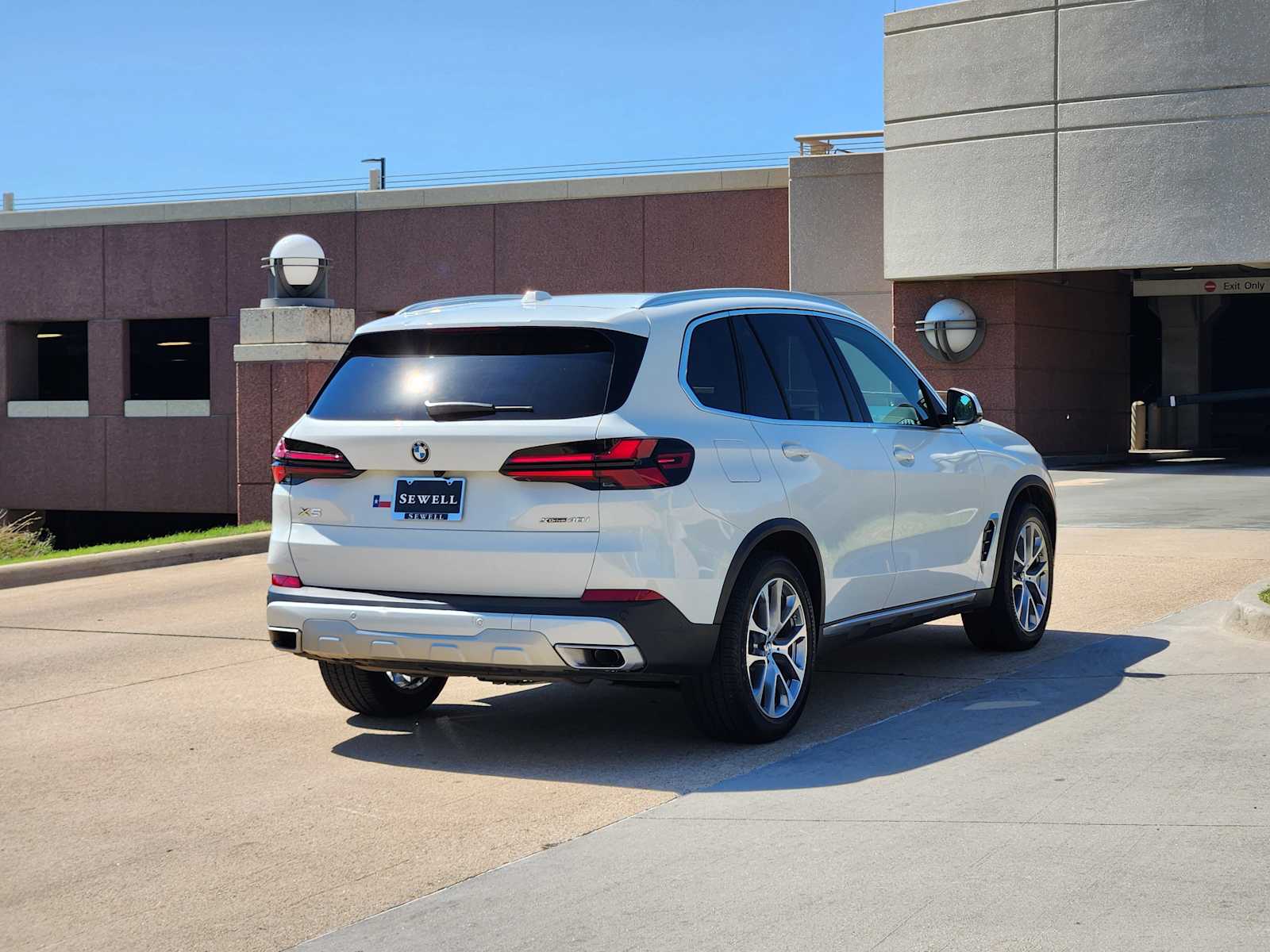 2025 Bmw X5 xDrive40i photo 2