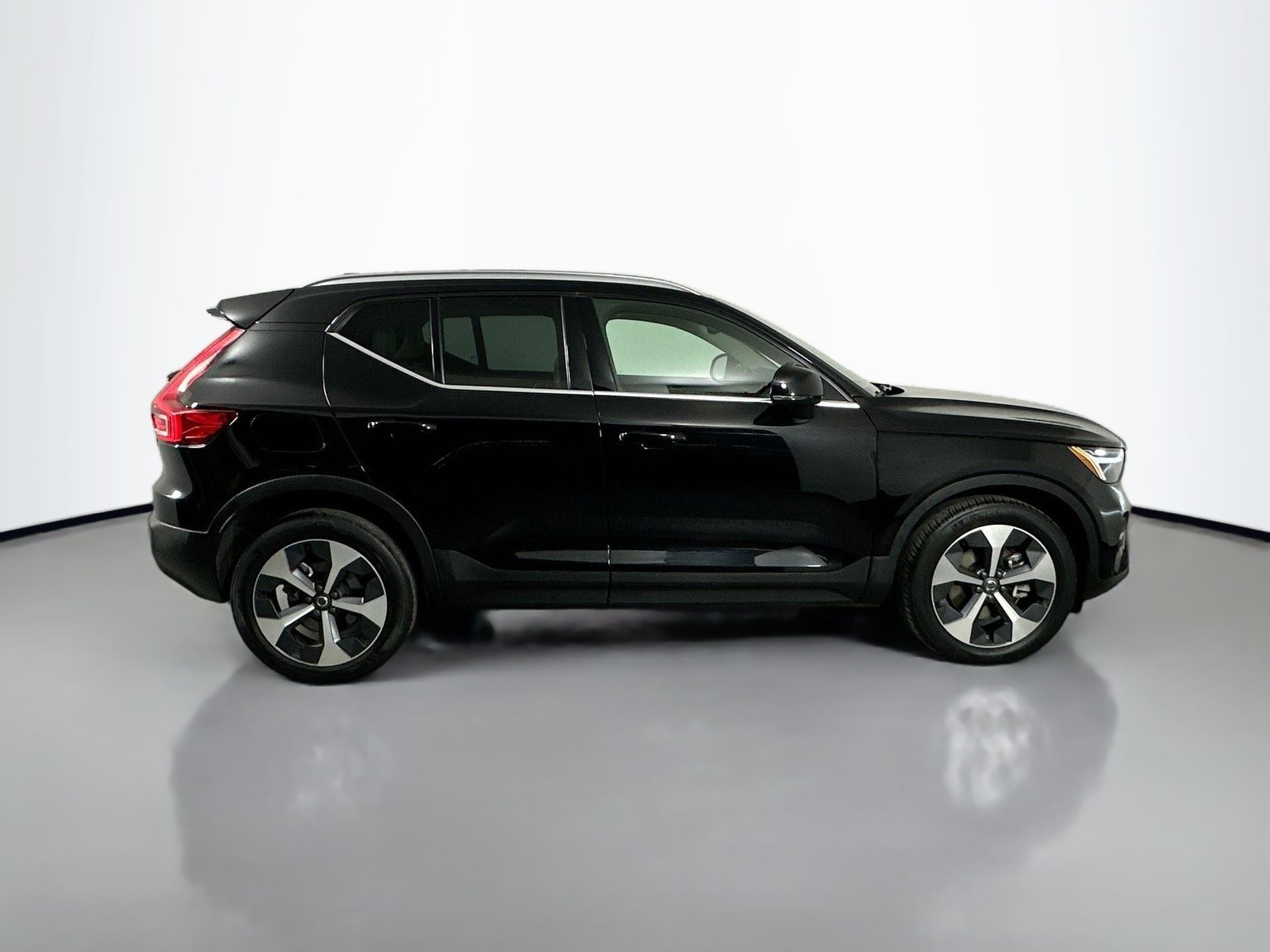2023 Volvo XC40 Plus photo 4