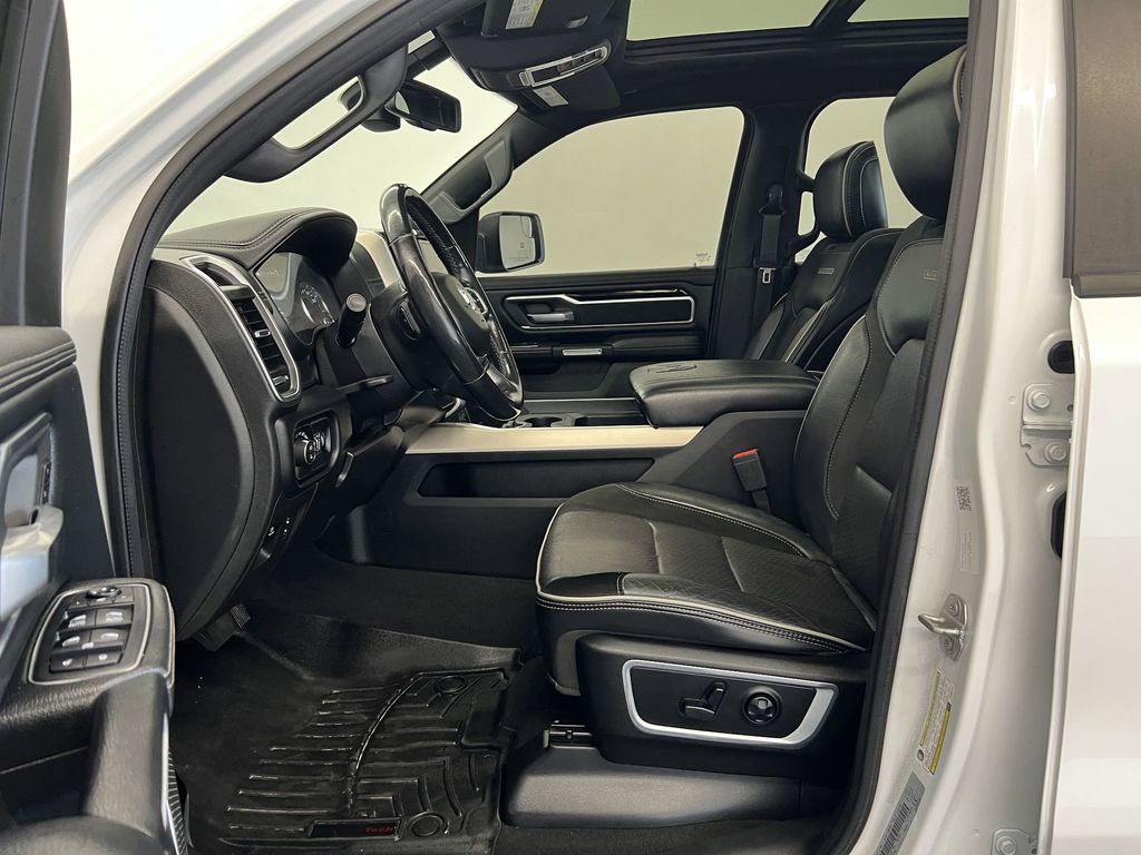 2019 Ram 1500 Laramie photo 4