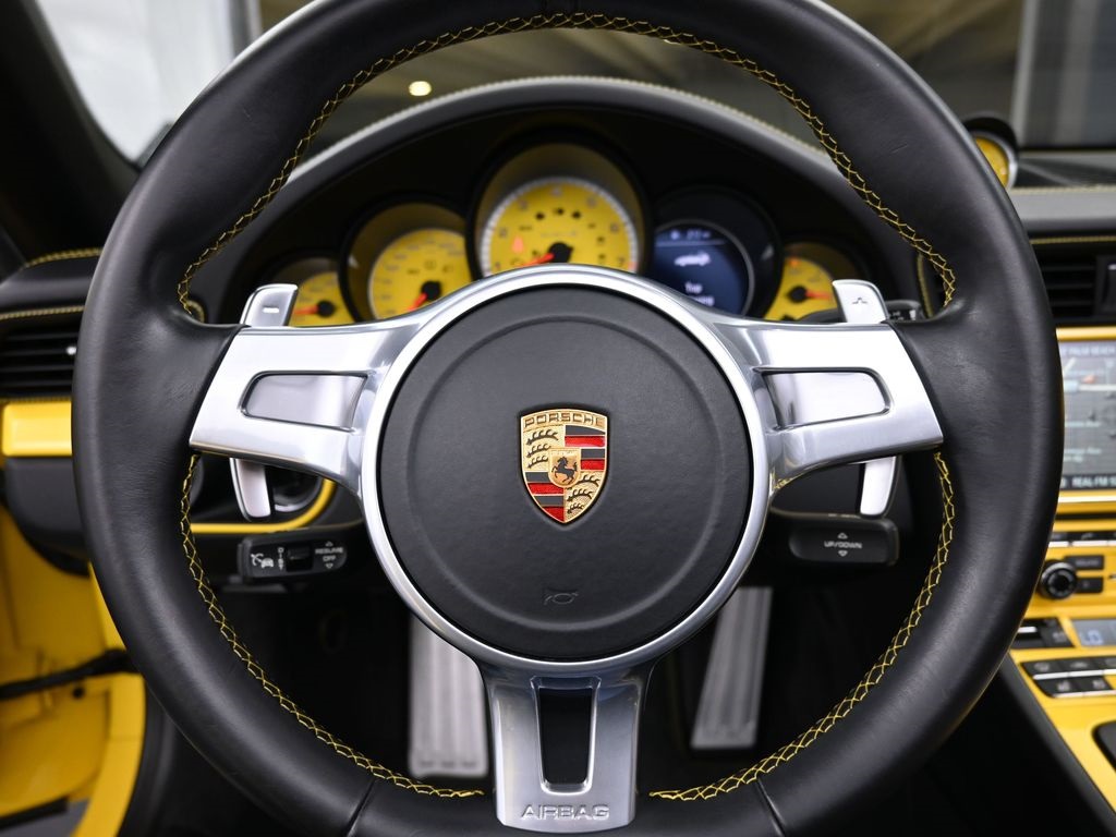 2016 Porsche 911 Turbo S photo 25