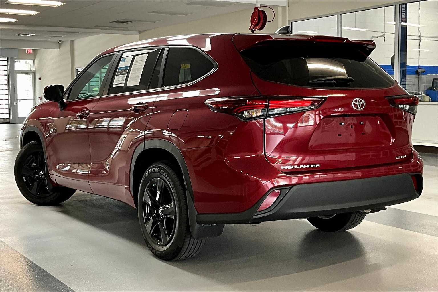 2024 Toyota Highlander LE photo 11