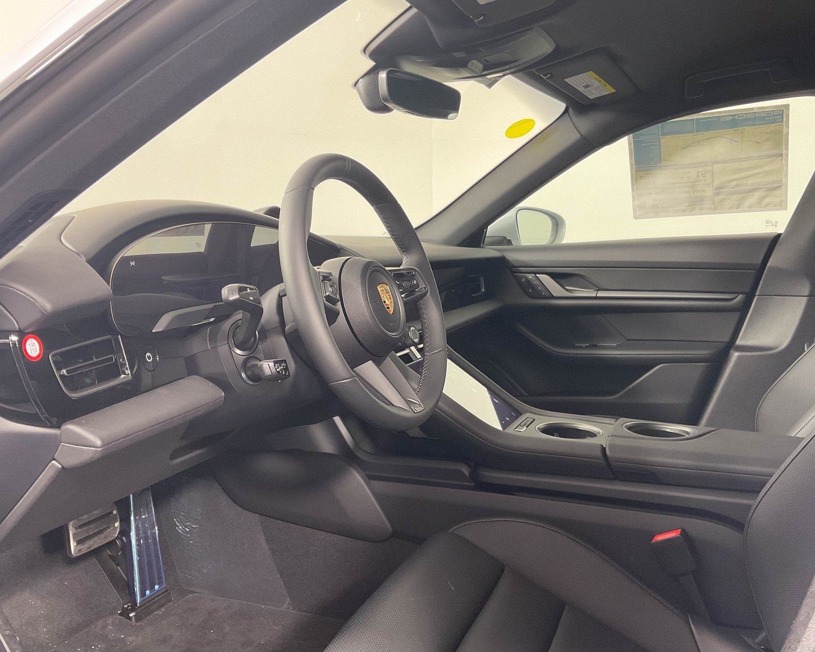 2025 Porsche Taycan photo 4