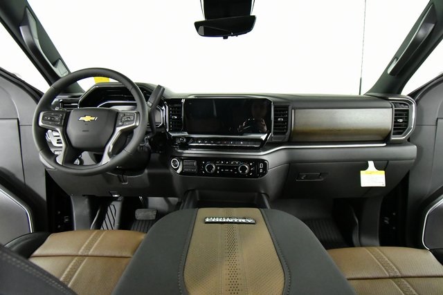 2025 Chevrolet Silverado 3500HD High Country photo 17
