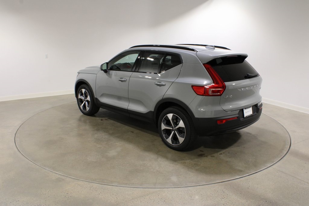 2026 Volvo XC40 Plus photo 4