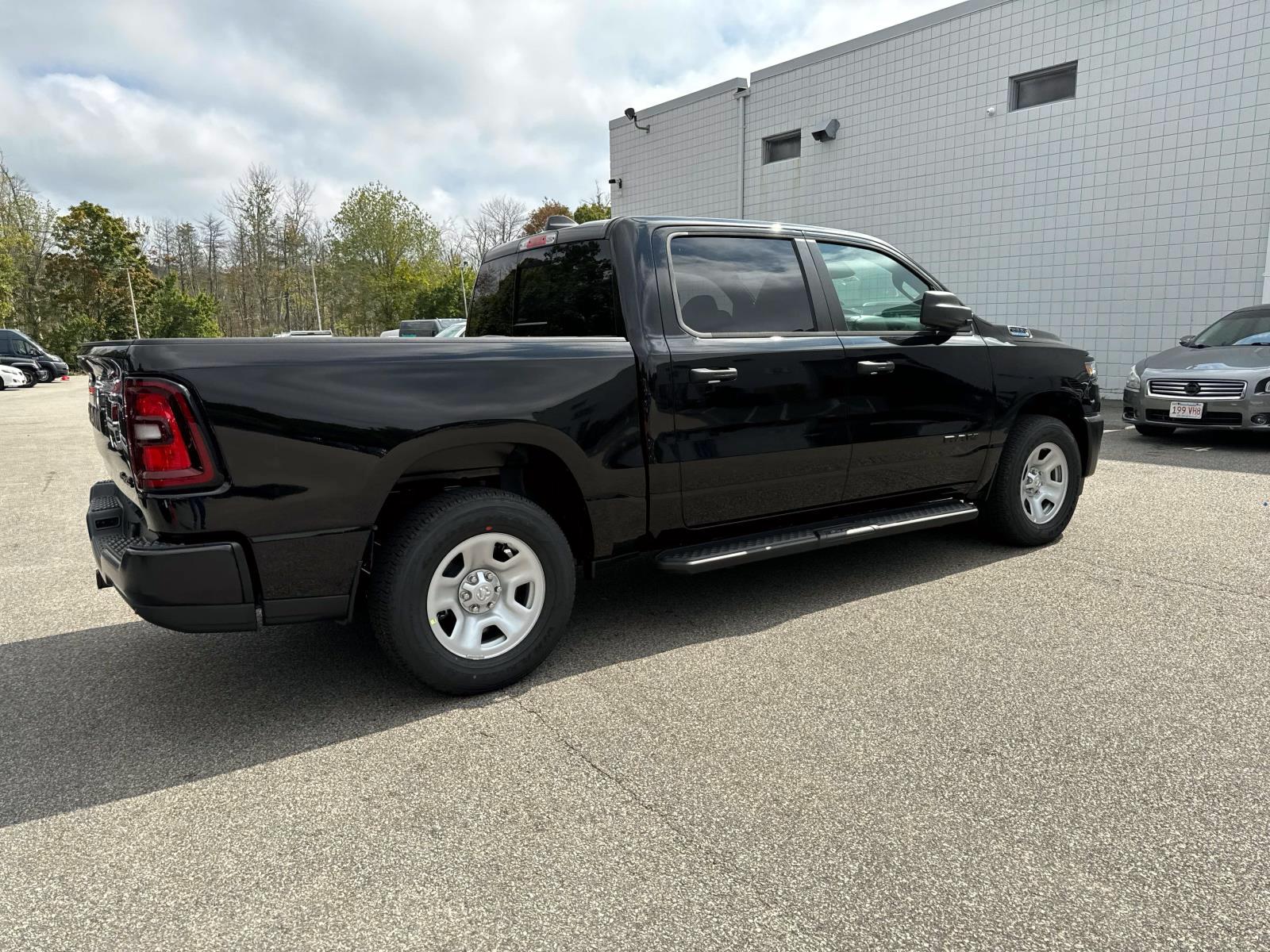 2025 Ram 1500 Tradesman photo 4