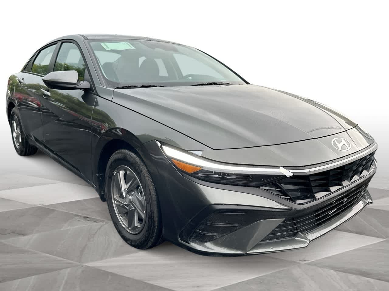2025 Hyundai Elantra SE photo 2