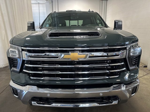 2025 Chevrolet Silverado 3500HD LTZ photo 2