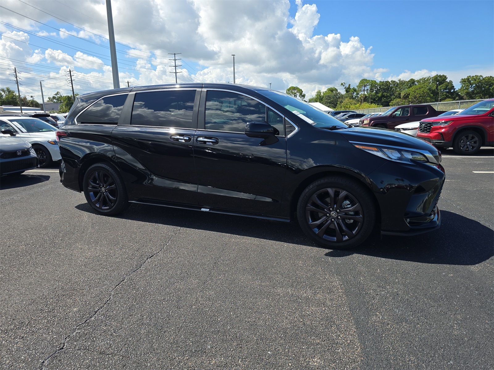 2024 Toyota Sienna XSE photo 2