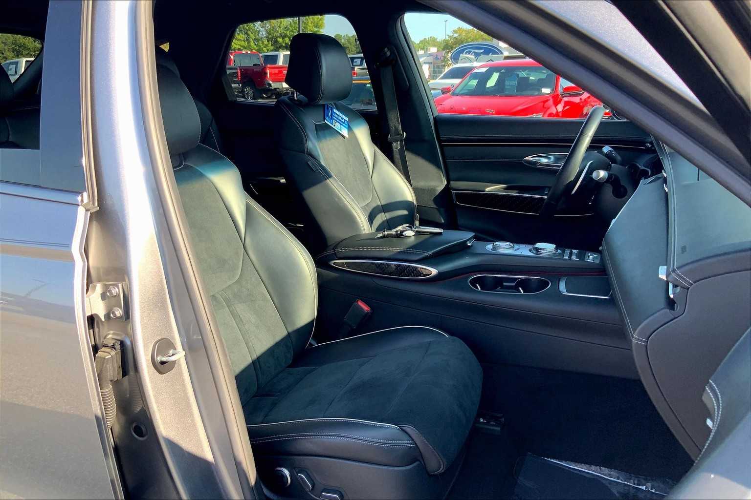 2022 Genesis GV70 3.5T Sport photo 2