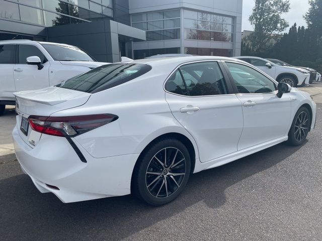 2021 Toyota Camry Hybrid SE photo 4