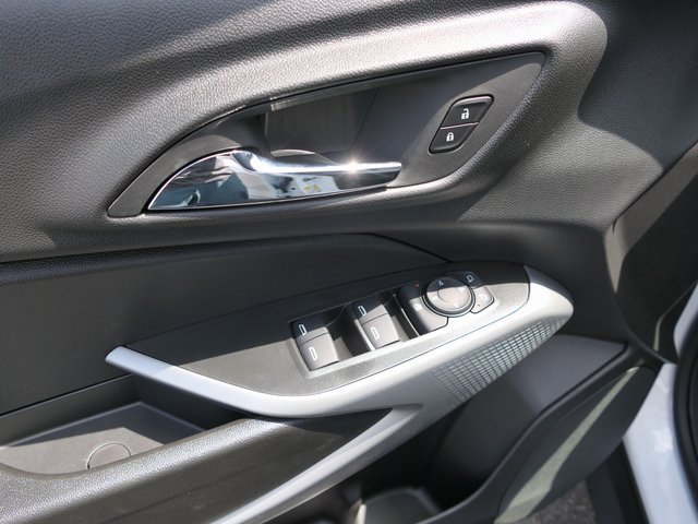 2026 Chevrolet Trax LS photo 9
