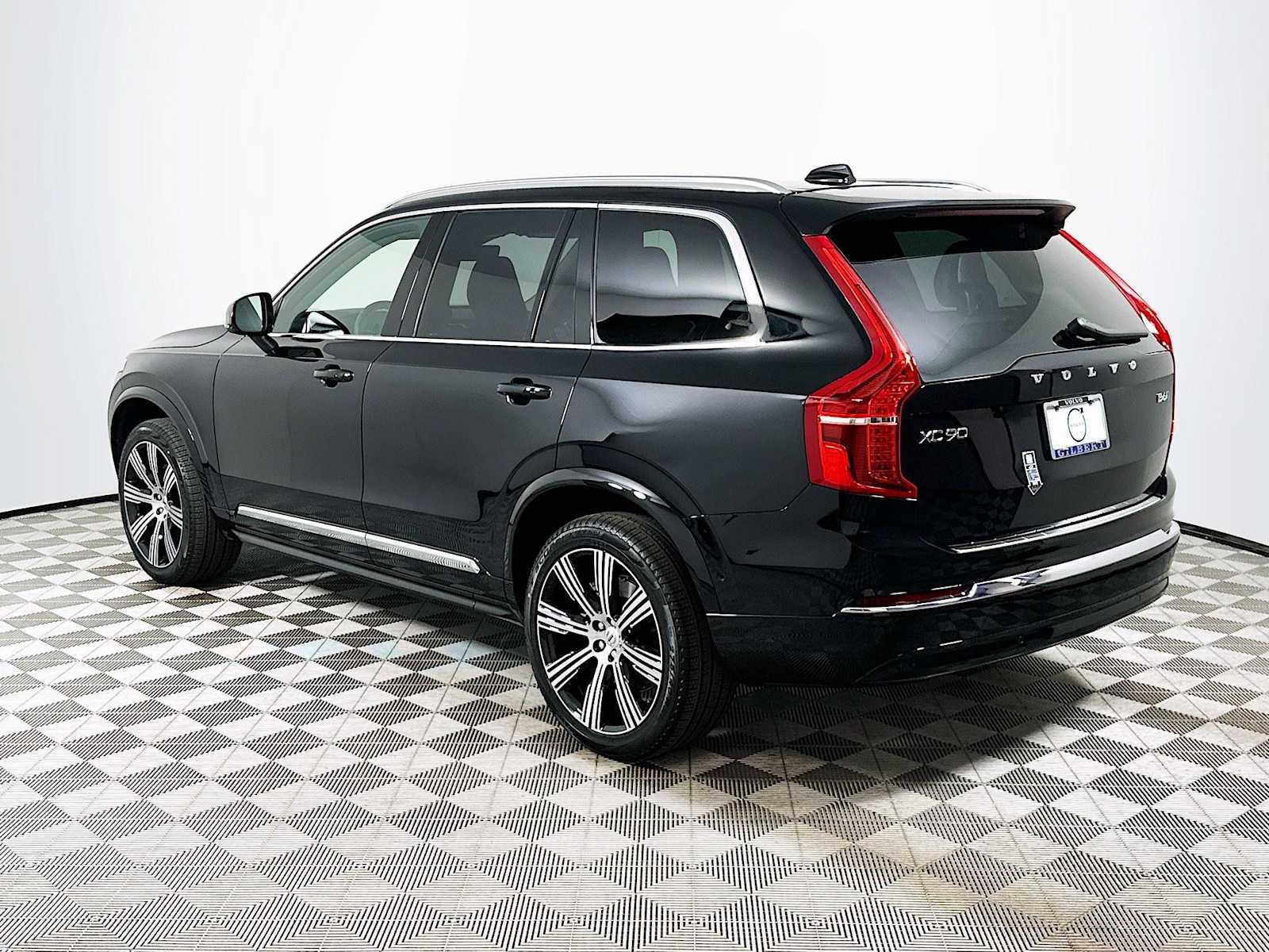 2025 Volvo XC90 Plus photo 2
