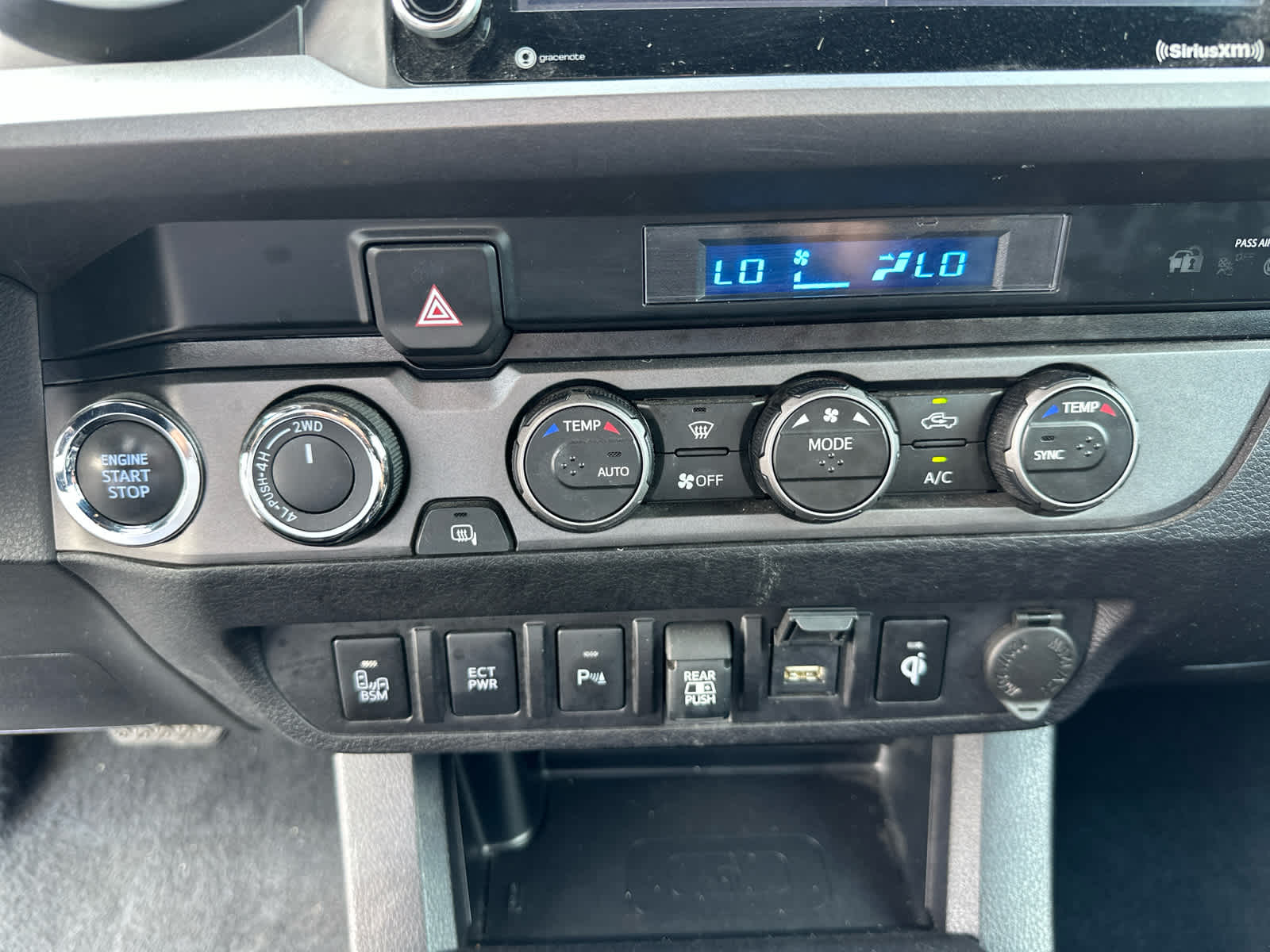 2023 Toyota Tacoma TRD photo 32