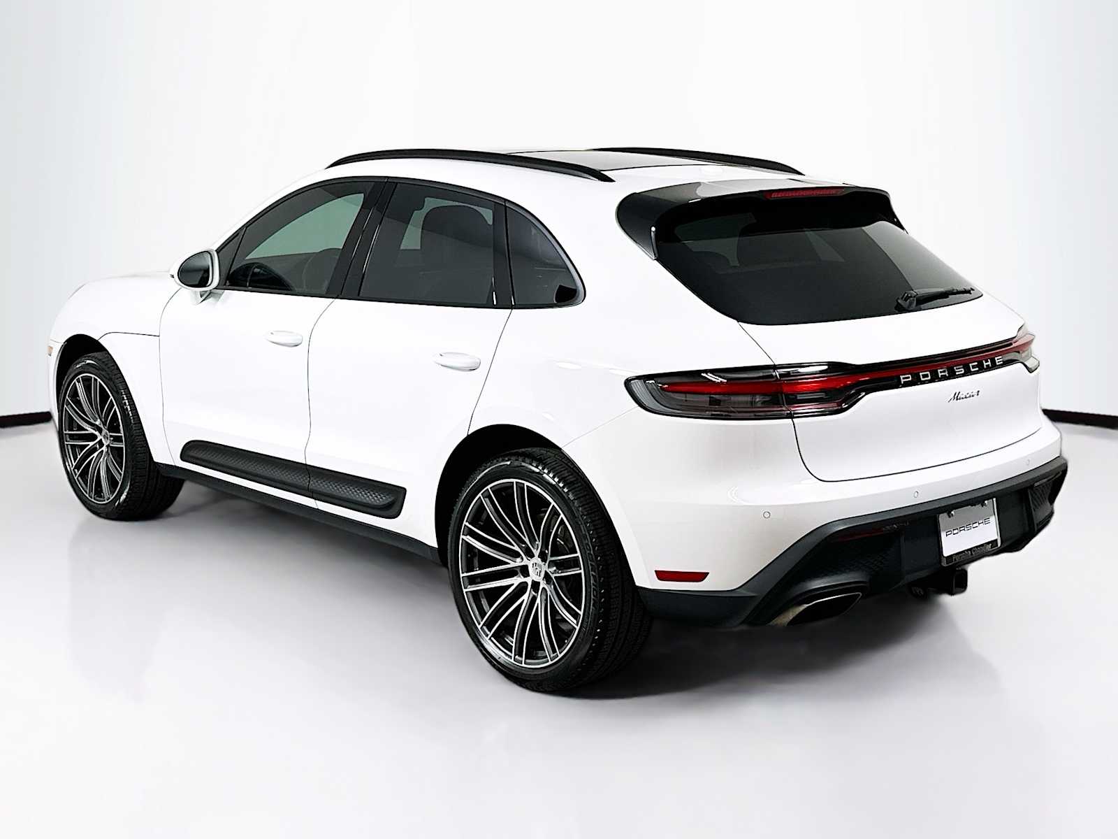 2025 Porsche Macan T photo 2