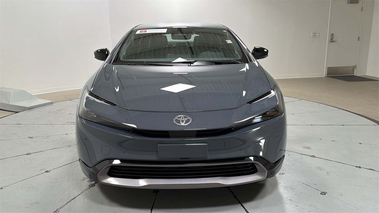 2025 Toyota Prius XLE photo 2