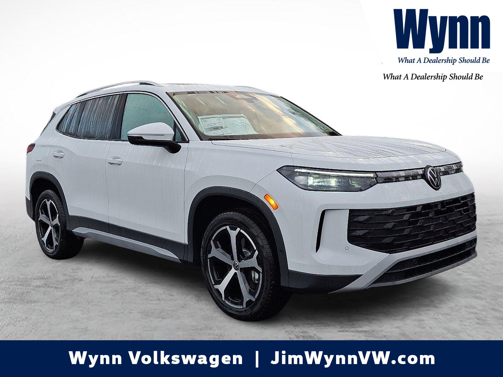 2025 Volkswagen Tiguan SE's photo