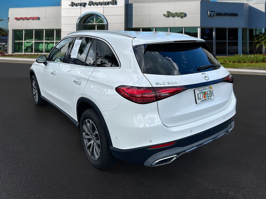 2024 Mercedes Benz GLC 300 photo 5