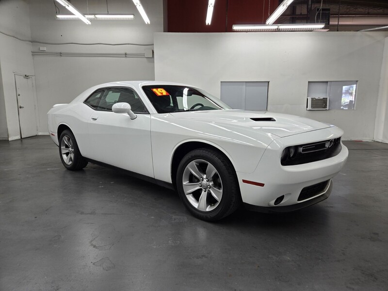 2019 Dodge Challenger SXT photo 4