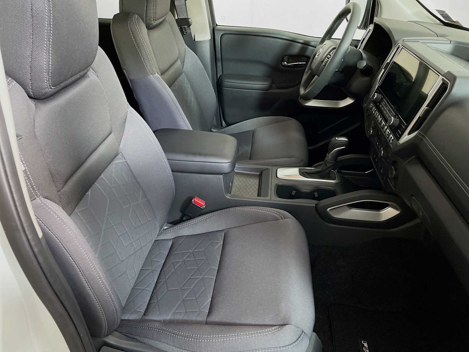 2025 Nissan Frontier SV photo 27