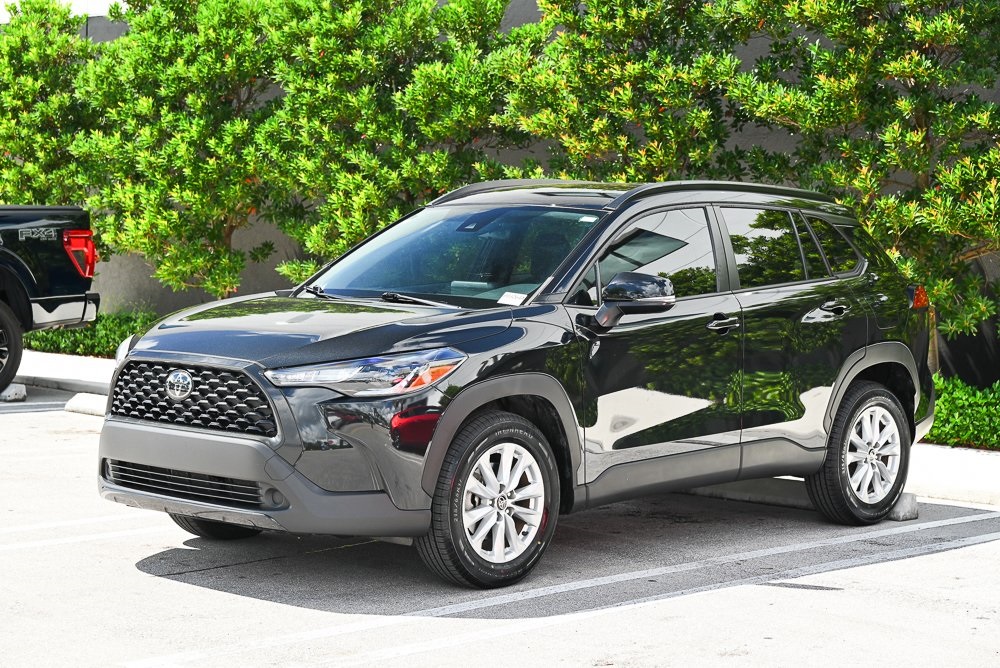 2022 Toyota Corolla Cross LE's photo