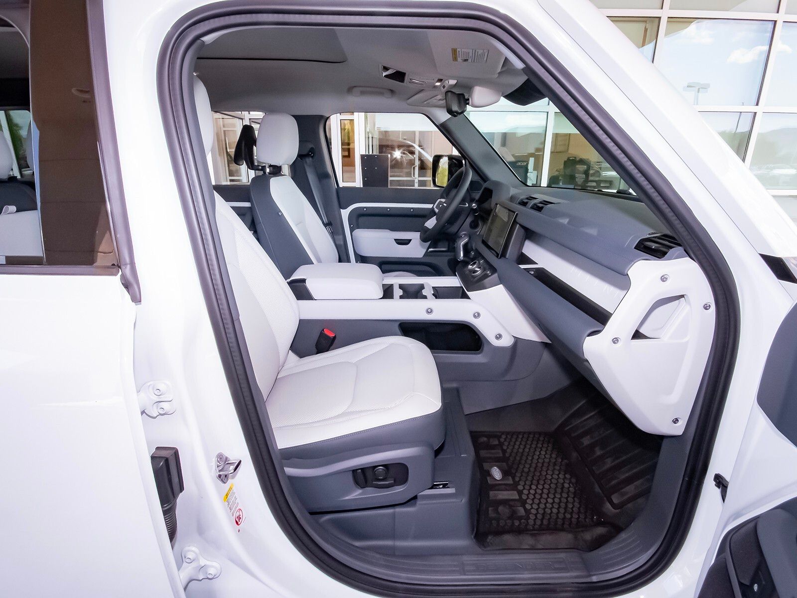 2025 Land Rover Defender 110 S photo 41