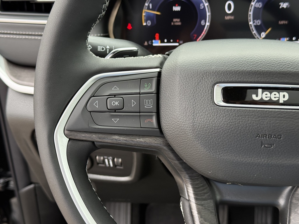 2025 Jeep Grand Cherokee Limited photo 14