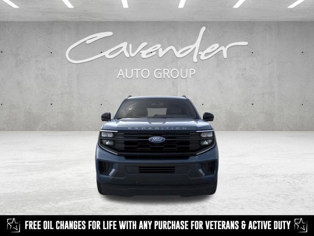 2025 Ford Expedition photo 3