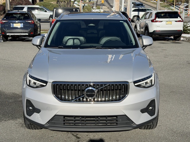2023 Volvo XC40 Plus photo 2