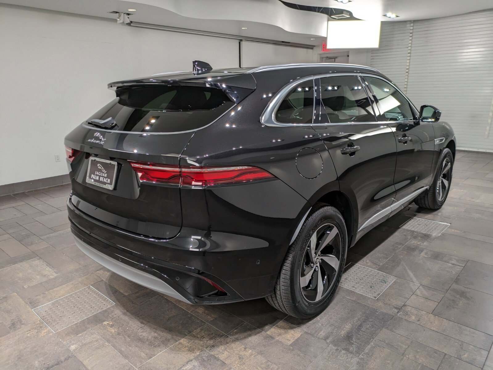 2025 Jaguar F-PACE R-Dynamic S P250 photo 24