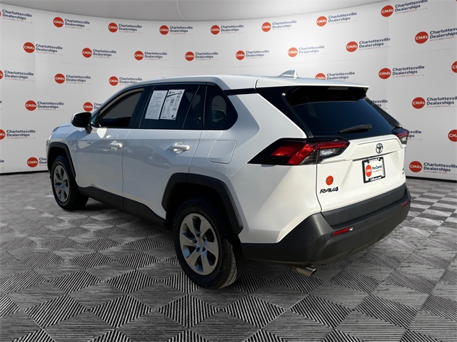 2022 Toyota RAV4 LE photo 3