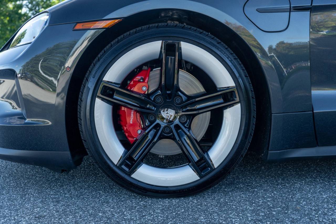 2025 Porsche Taycan 4S photo 9