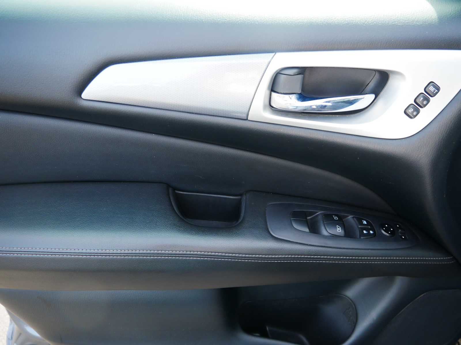 2020 Nissan Pathfinder SL photo 13