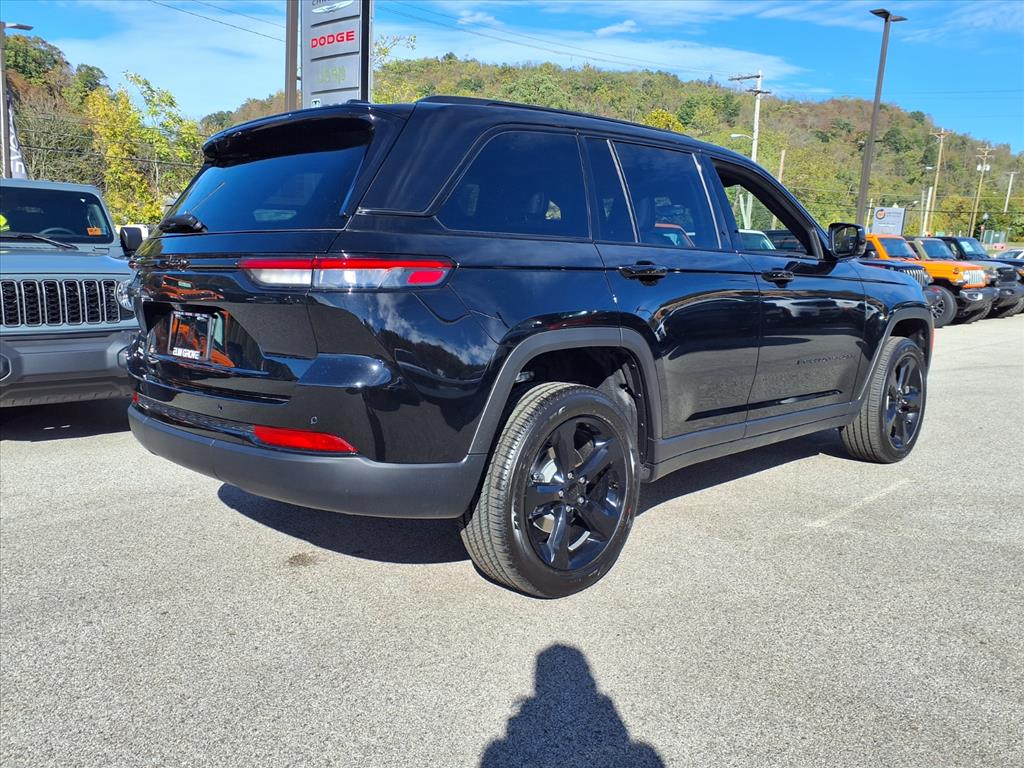 2025 Jeep Grand Cherokee Altitude X photo 2