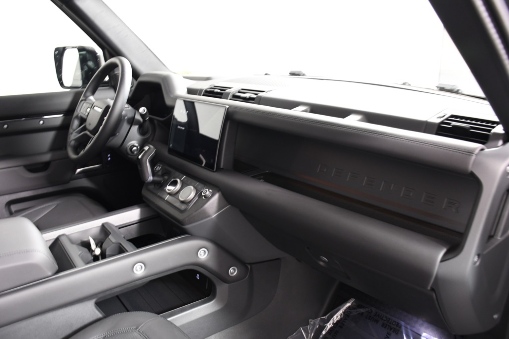 2025 Land Rover Defender 110 X-Dynamic SE photo 19