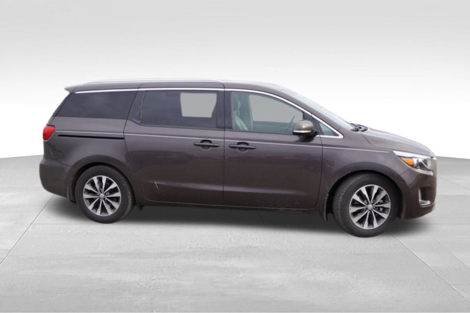 2016 Kia Sedona SX photo 2