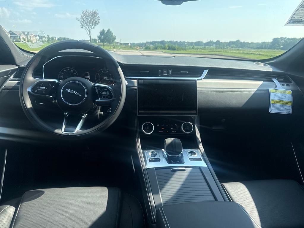 2026 Jaguar F-PACE P250 R-Dynamic S photo 15