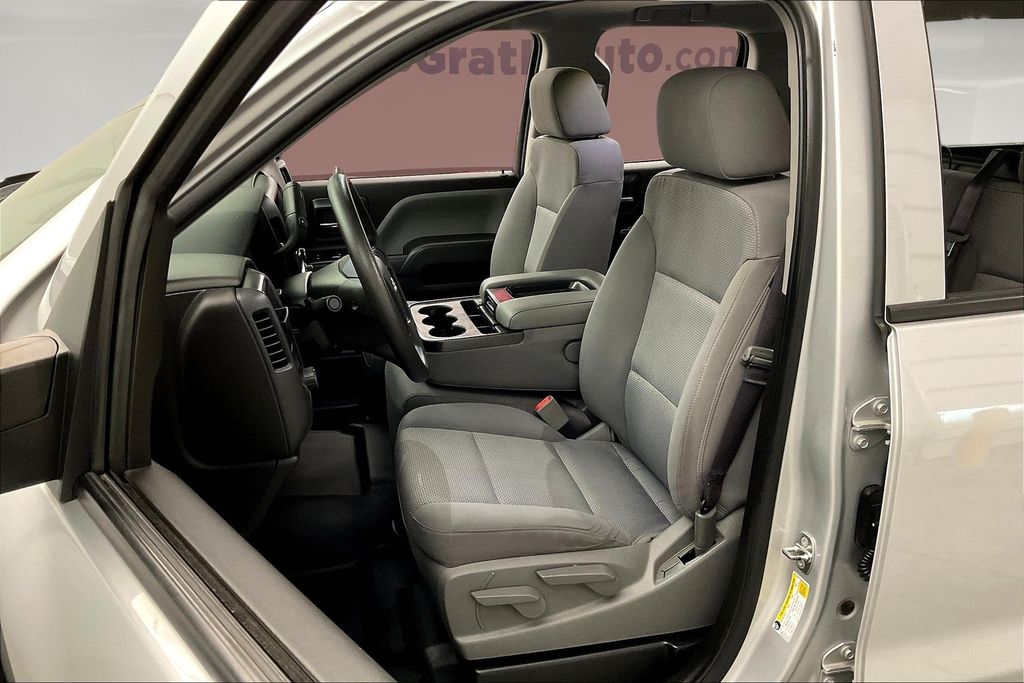 2017 Chevrolet Silverado 1500 Custom photo 25