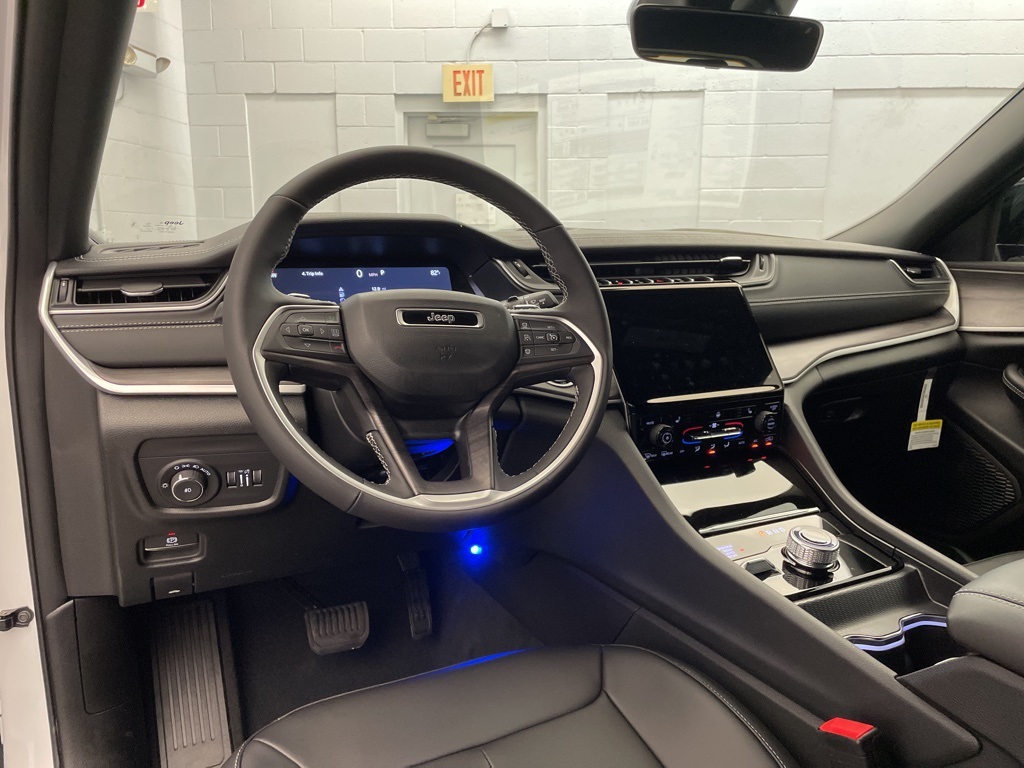 2025 Jeep Grand Cherokee Limited photo 7