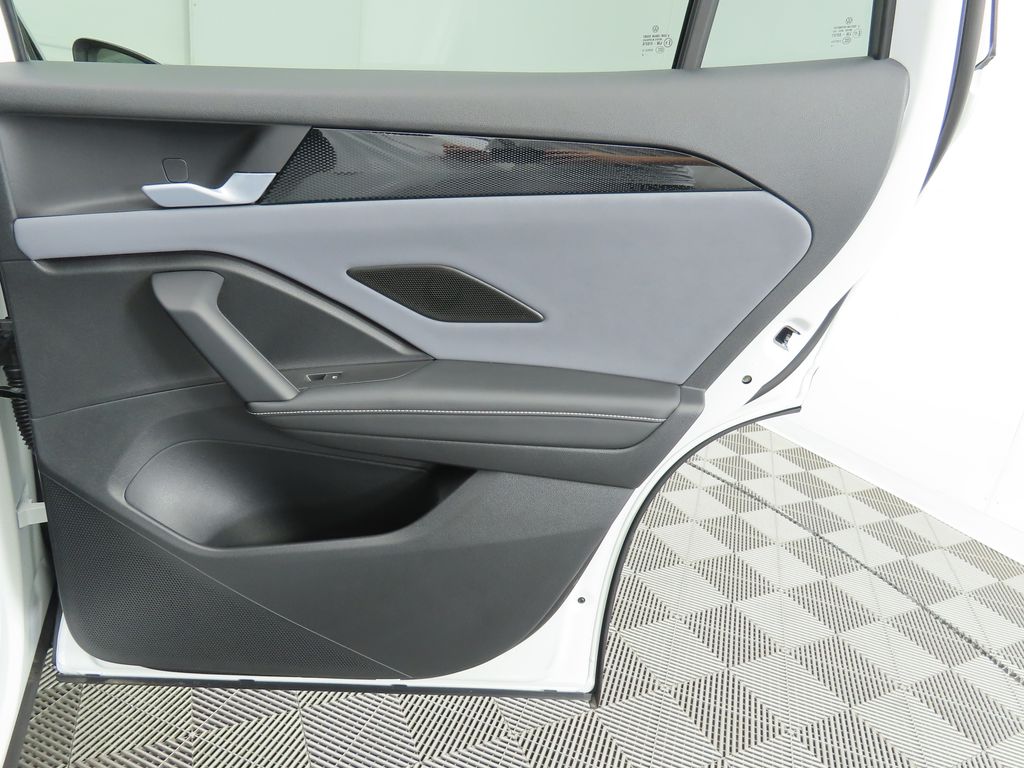 2025 Volkswagen Tiguan SE photo 27
