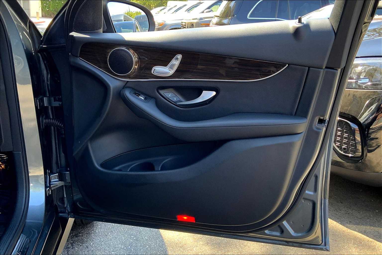 2018 Mercedes Benz GL 300 photo 21