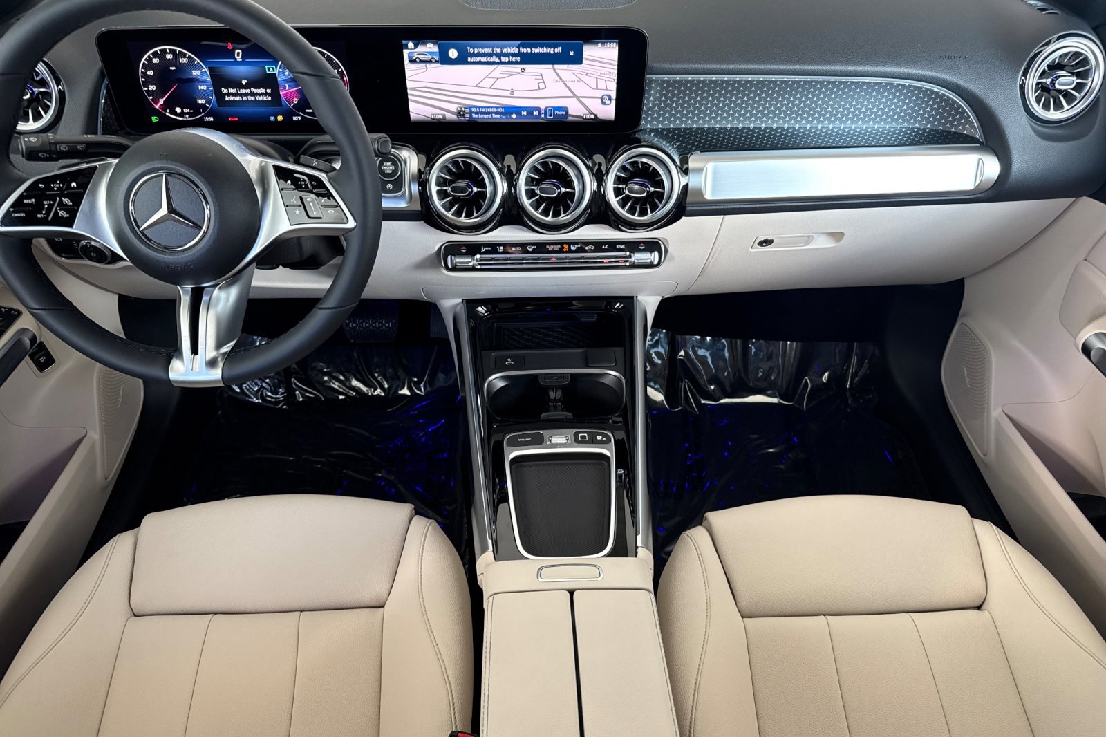 2025 Mercedes Benz GLB 250 4MATIC photo 3